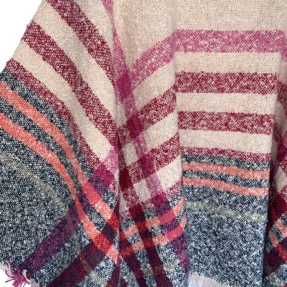 NEW Tara Cozy Boho Plaid Turtleneck Pullover Poncho Fringe - Picture 4 of 14